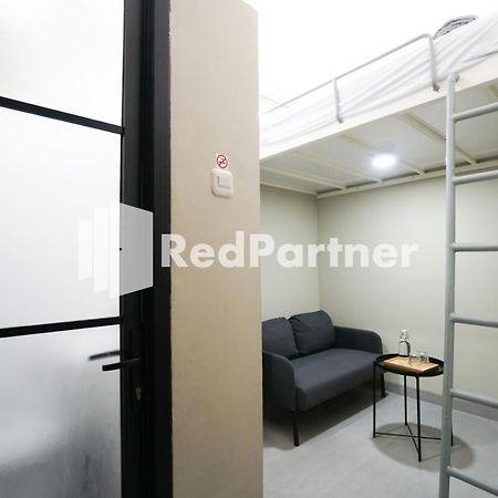 Tomang Gelong Guest House Syariah Mitra Reddoorz Jakarta Buitenkant foto