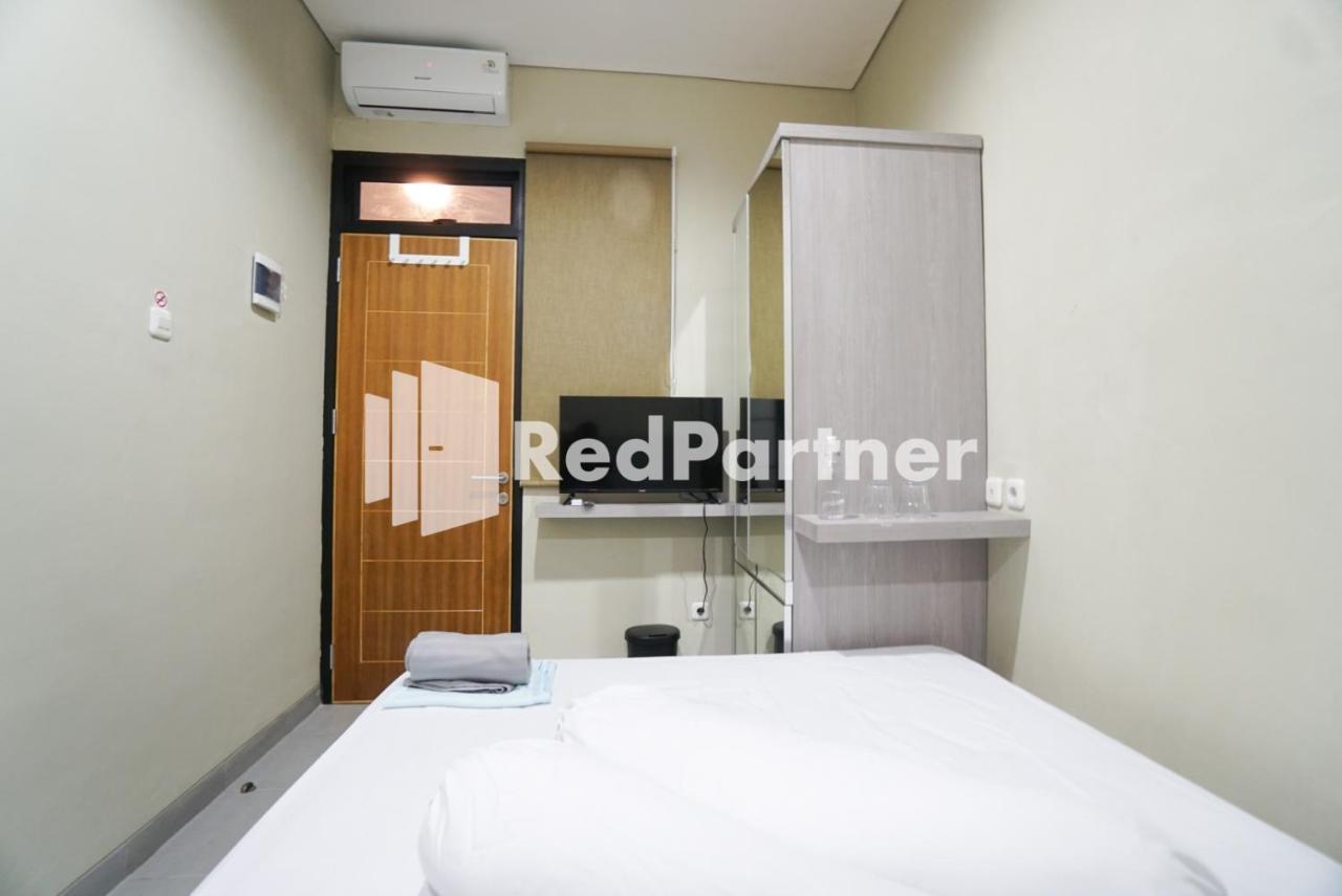 Tomang Gelong Guest House Syariah Mitra Reddoorz Jakarta Buitenkant foto