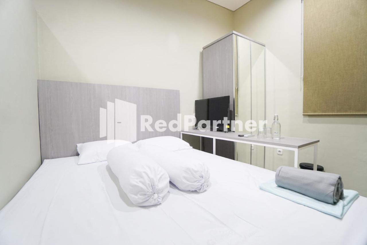 Tomang Gelong Guest House Syariah Mitra Reddoorz Jakarta Buitenkant foto