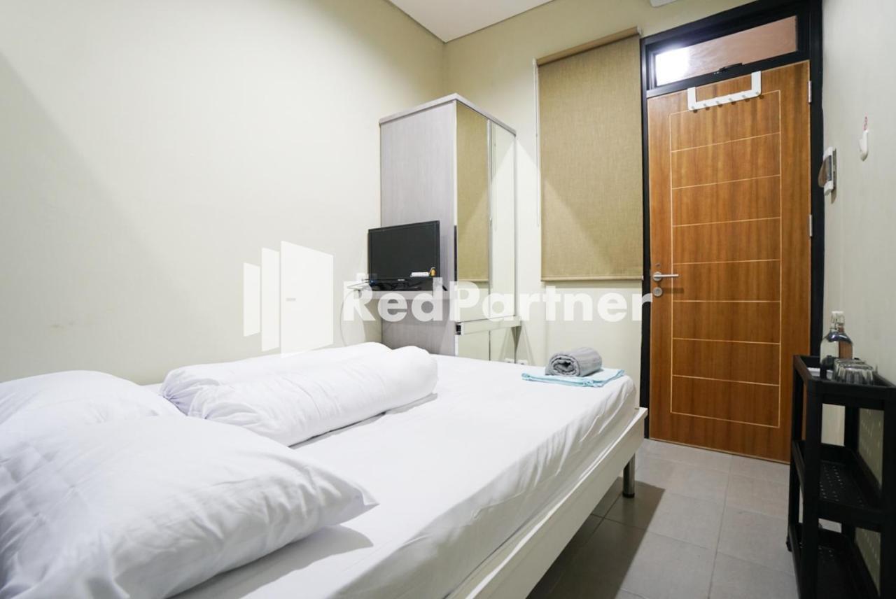 Tomang Gelong Guest House Syariah Mitra Reddoorz Jakarta Buitenkant foto