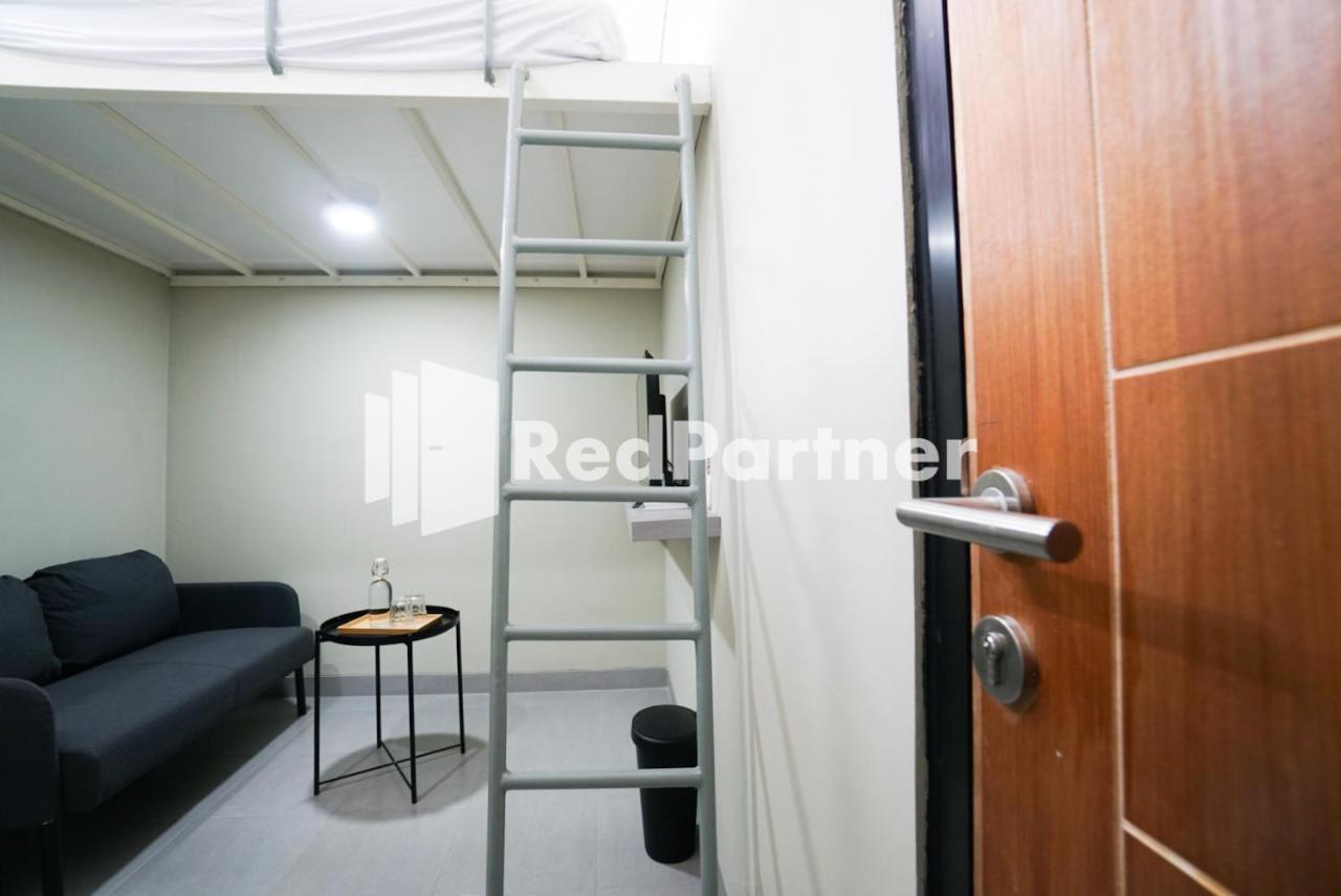 Tomang Gelong Guest House Syariah Mitra Reddoorz Jakarta Buitenkant foto