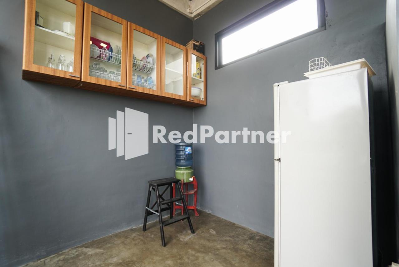 Tomang Gelong Guest House Syariah Mitra Reddoorz Jakarta Buitenkant foto