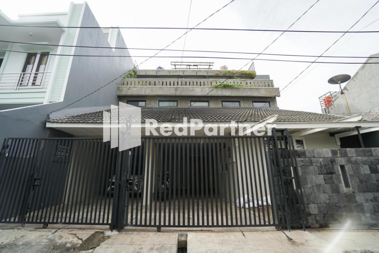 Tomang Gelong Guest House Syariah Mitra Reddoorz Jakarta Buitenkant foto