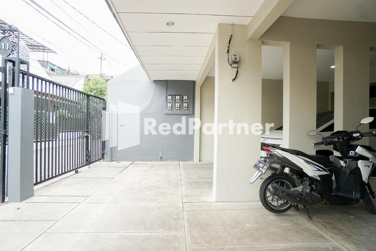 Tomang Gelong Guest House Syariah Mitra Reddoorz Jakarta Buitenkant foto