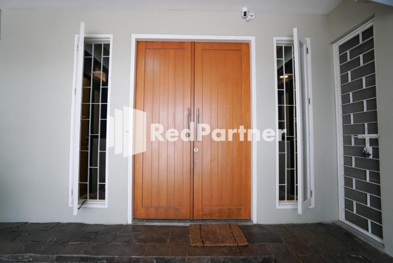 Tomang Gelong Guest House Syariah Mitra Reddoorz Jakarta Buitenkant foto