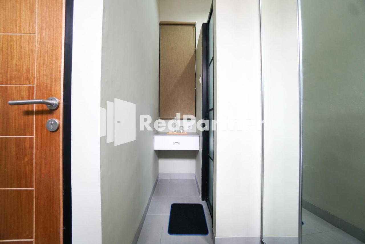 Tomang Gelong Guest House Syariah Mitra Reddoorz Jakarta Buitenkant foto