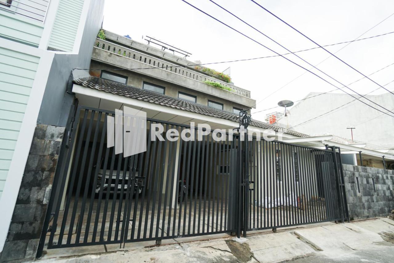 Tomang Gelong Guest House Syariah Mitra Reddoorz Jakarta Buitenkant foto