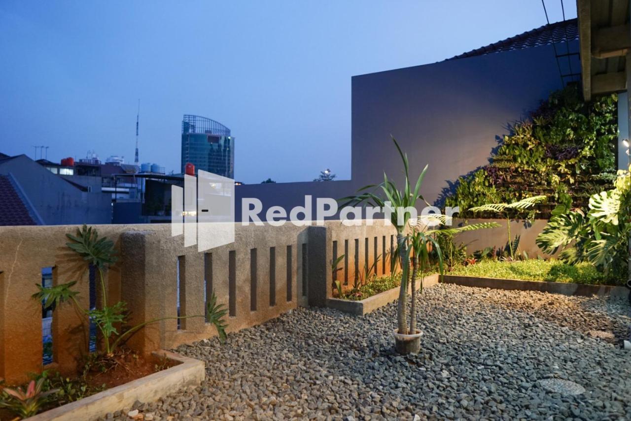 Tomang Gelong Guest House Syariah Mitra Reddoorz Jakarta Buitenkant foto