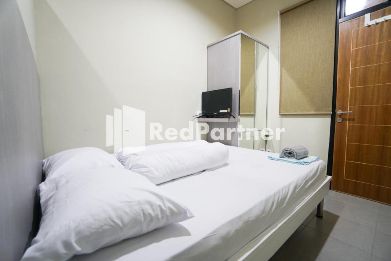 Tomang Gelong Guest House Syariah Mitra Reddoorz Jakarta Buitenkant foto