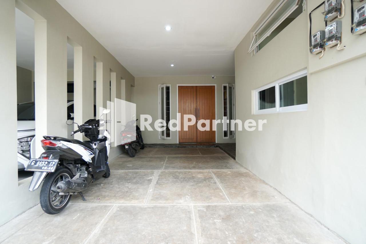 Tomang Gelong Guest House Syariah Mitra Reddoorz Jakarta Buitenkant foto